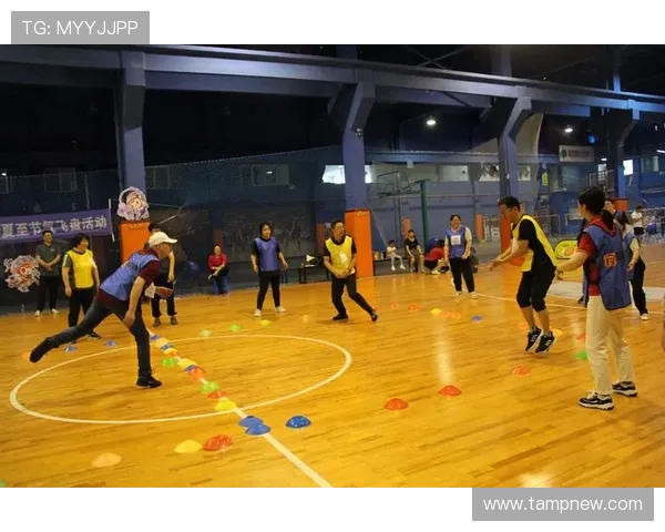 飞盘热潮席卷杭州飞盘队协作创新引发广泛关注与讨论